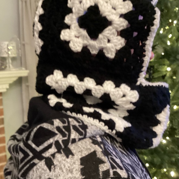 Black & White Crochet Balaclava - Picture 3 of 5